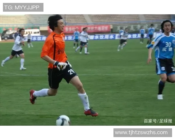 足球巨星的传奇与奋斗：从绿茵场到人生巅峰的成长之路